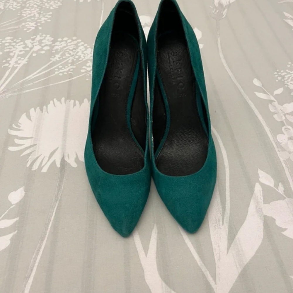 Elegant Green Suede Women's Heels